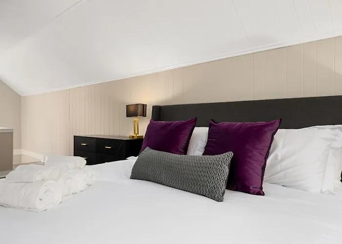 Tranquil 3 Bed Retreat Sleeps 7 Holiday home Peoria