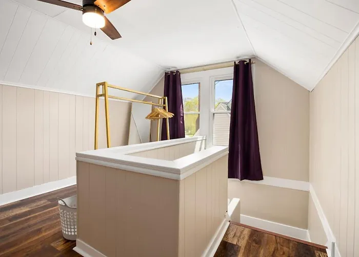Tranquil 3 Bed Retreat Sleeps 7 Holiday home *