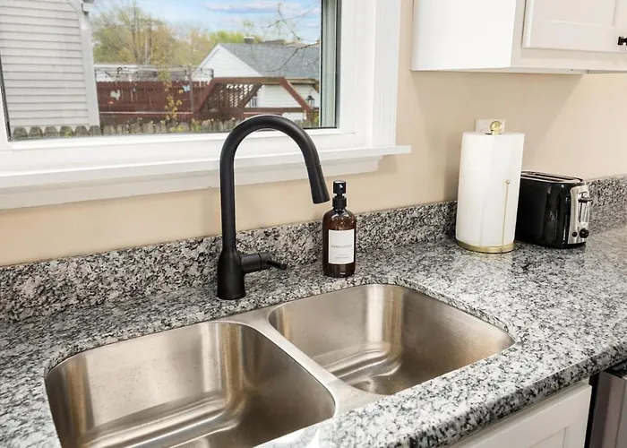 Tranquil 3 Bed Retreat Sleeps 7 Peoria